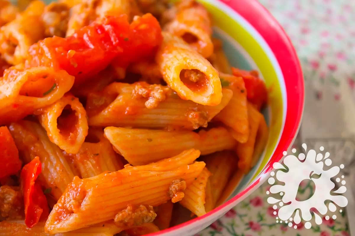 Macarrão com Carne Moída e Molho de Tomate